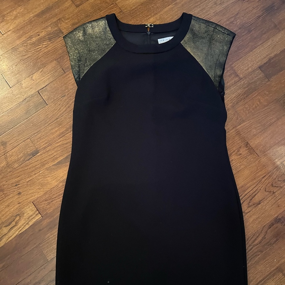 Trina Turk Black Gold Comrie Capslecure